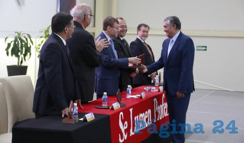Se reconoci&oacute; de manera p&uacute;blica a 265 que este 2019 cumplen de 10 a 50 a&ntilde;os de servicio docente en la UAA
