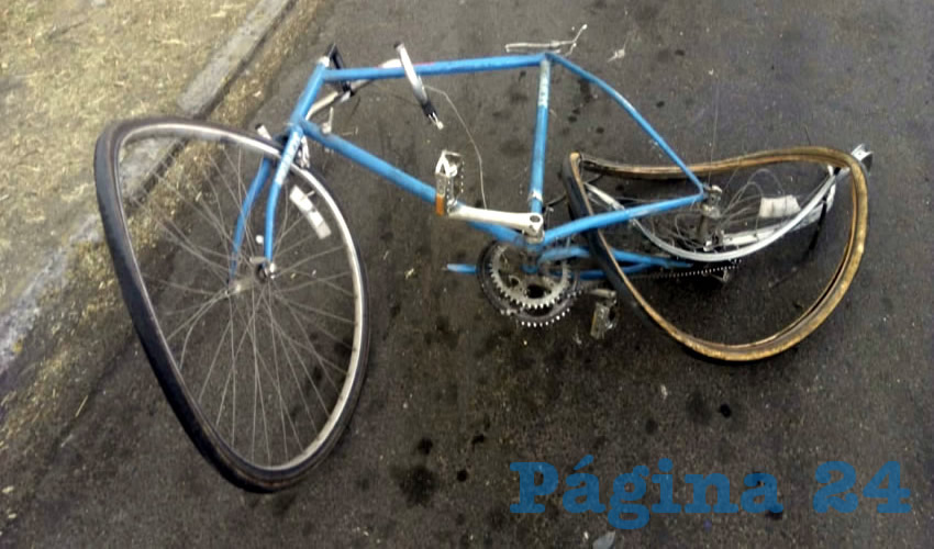 La bicicleta que tripulaba Jos&eacute; Antonio Santill&aacute;n, quien afortunadamente sobrevivi&oacute; al percance