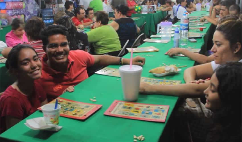 “Uno pensaría que jugar a la lotería sería aburrido, pero no lo es, la gente cuando viene se lleva una buena sorpresa, pues se la pasan muy bien, echan relajo, se estresan, se emocionan; de todo se vive aquí”