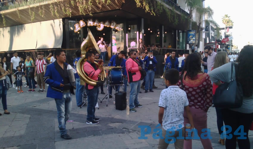 Los m&uacute;sicos en la Feria de San Marcos ya no ganaron como antes