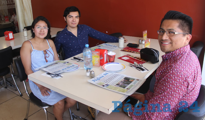 Aurora Venado, Hiram Gonz&aacute;lez Pliego y Adri&aacute;n Ruiz compartieron el pan y la sal en el restaurante Mitla