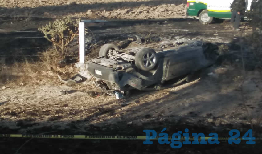 El Ford Mustang se volc&oacute; en la carretera estatal 43, en las inmediaciones del poblado El Terremoto