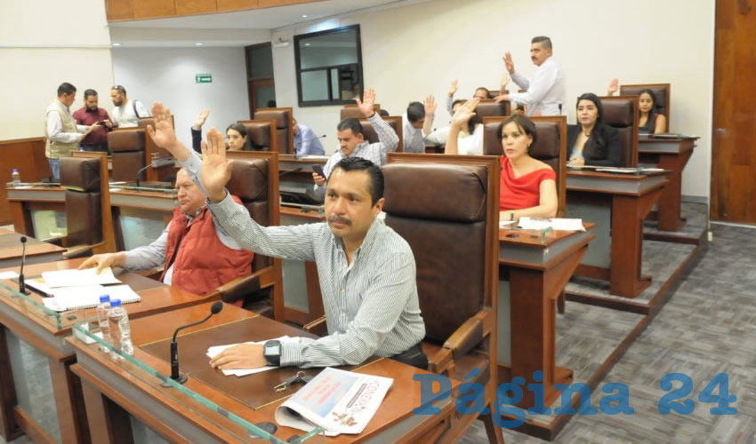 La encargada de dar lectura al proyecto de decreto enviado por el Congreso de la Unión, fue Aida Ruiz Flores Delgadillo, diputada por el Partido Nueva Alianza (PANAL) y presidenta de la Comisión Legislativa de Educación (Foto Rocío Castro Alvarado)