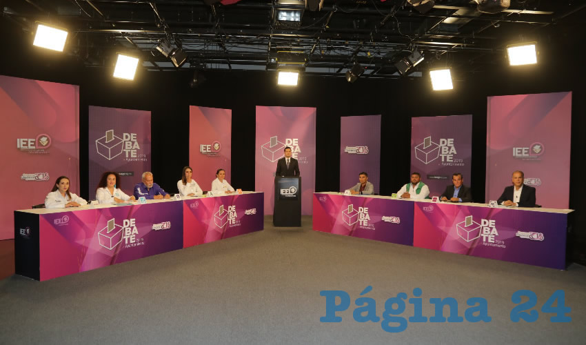 Anoche se llev&oacute; a cabo el debate que organiz&oacute; el IEE entre ocho aspirantes a la Alcald&iacute;a de Jes&uacute;s Mar&iacute;a (Foto: Eddylberto Lu&eacute;vano Santill&aacute;n)