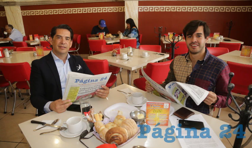 En el restaurante Mitla compartieron el primer alimento del d&iacute;a los abogados Guillermo Lozano Galindo y Rafael Hurtado de la Serna