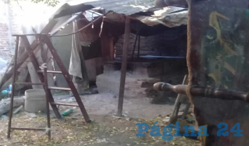 Una pareja de septuagenarios teme la zozobra porque les pidieron el lugar donde viven hace más de 20 años, en Tizapán El Alto; ellos metieron servicios y un tejabán y están a punto de perderlo todo por la avaricia de unos particulares/Foto: Francisco Tapia
