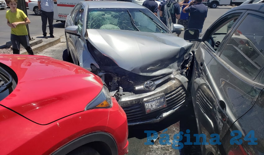 El percance ocurrió en el cruce de avenida Aguascalientes Sur y Quinta Avenida