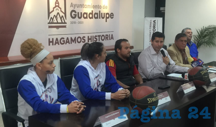 El alcalde Julio César Chávez Padilla, manifestó en la conferencia de prensa, que al inicio del torneo había duda porque es la primera vez que en la entidad participa un equipo de basquetbol profesional femenil y no existían parámetros del funcionamiento (Foto Cristo González)