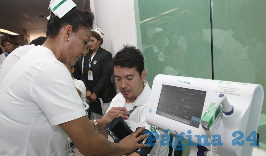 Los pacientes con hipertensi&oacute;n deben realizar cambios en sus h&aacute;bitos de vida, pues el sobrepeso, el consumo de sal, de tabaco y alcohol, son factores de riesgo