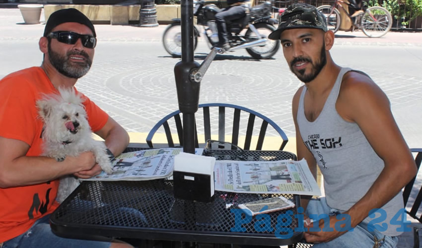 Mario y Jon&aacute;s Romo Sol&iacute;s almorzaron en el restaurante La Madero