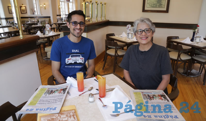 En Sanborns, Francia desayunaron Ernesto Gómez y su madre, Cristina Gómez, quienes nos visitan de Indianápolis