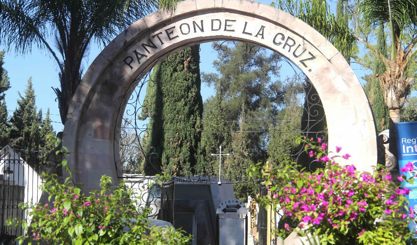 Los recorridos que realizan son guiados, narrados y apoyados de manera visual con los monumentos y sepulcros arquitect&oacute;nicos