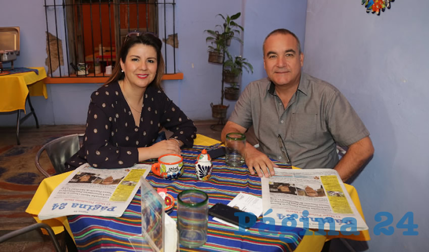 En Mercadito Gastronómico Colón desayunaron Martha Velasco Pérez y Diego Sámano Charles