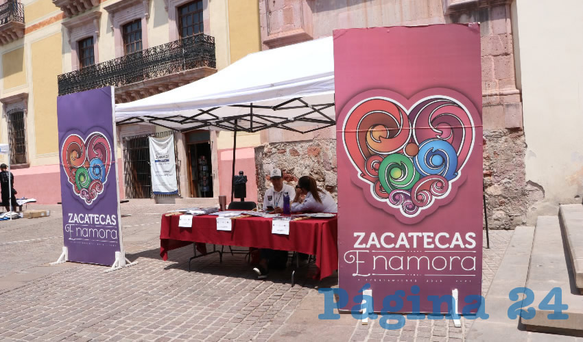 En este lugar se podían ver largas filas de ciclistas que esperaban su turno para lograr su registro en la carrera y obtener su número y equipo de participantes (Foto Rocío Castro Alvarado