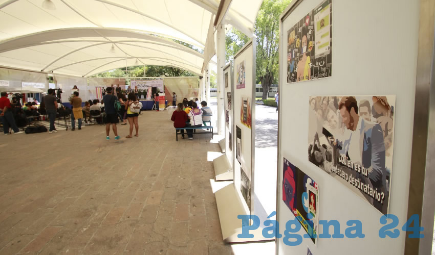 El público pudo apreciar los diferentes proyectos gráficos del concurso Eticartel 2019, videojuegos de realidad virtual y presentaciones de canto y danza