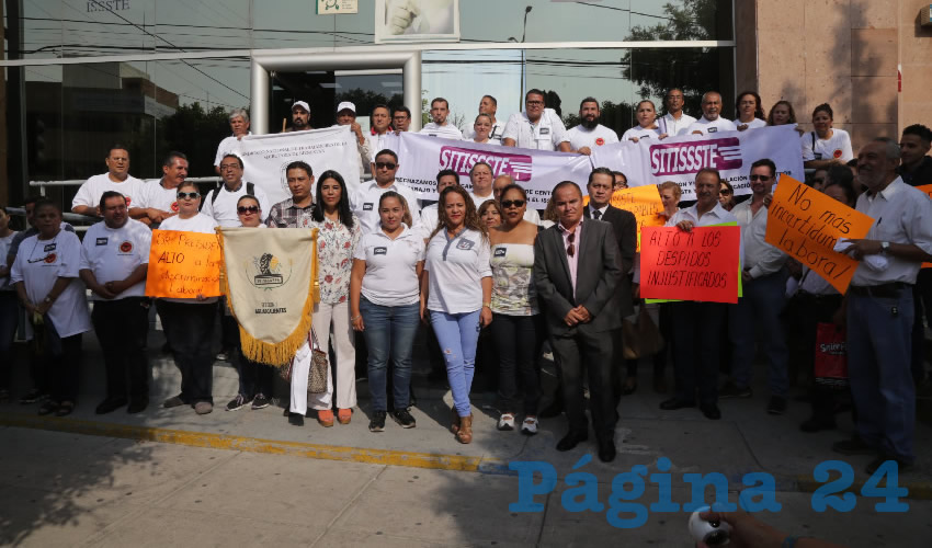 Más de 150 trabajadores protestaron frente a las oficinas del ISSSTE (Fotos: Eddylberto Luévano Santillán)