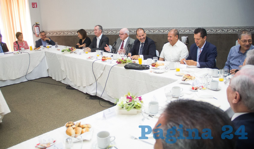 Orozco Sandoval tuvo la oportunidad de dialogar con empresarios, representantes de colegios de profesionistas y líderes de confederaciones
