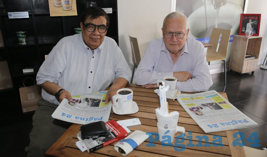 En Caf&eacute; Punta del Cielo departieron Sergio Espinoza Romo y Roberto Serrano Hern&aacute;ndez, contador p&uacute;blico