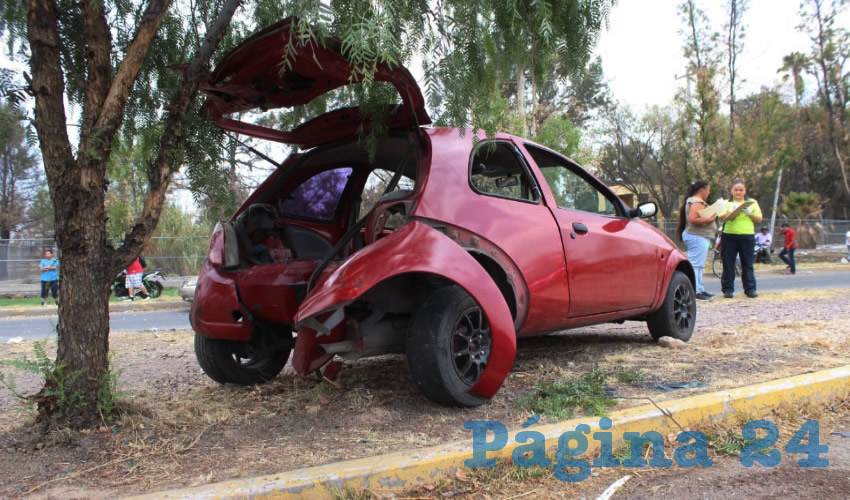 El autom&oacute;vil Ford K, que conduc&iacute;a Viridiana M&eacute;ndez Morquecho, termin&oacute; estampado en un &aacute;rbol