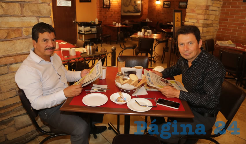 En Las Antorchas desayunaron Javier Rivera Luévano, presidente Municipal de Rincón de Romos y José Luis Ramírez Escalera