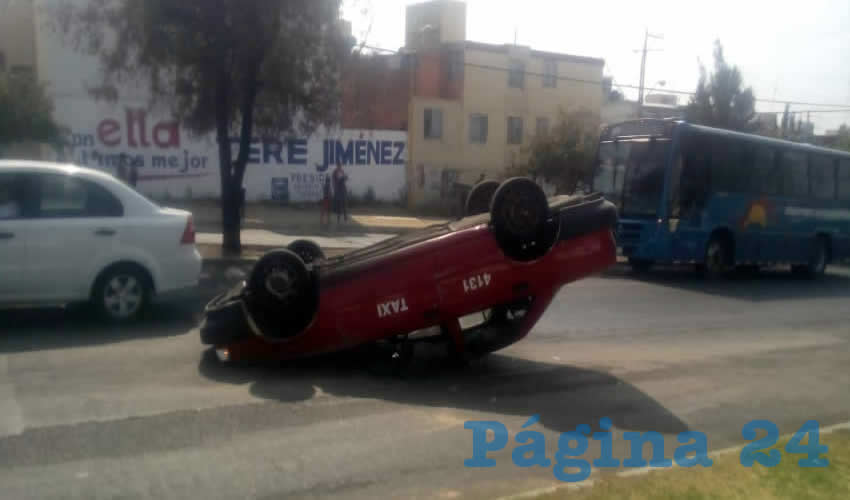 Sobre avenida Aguascalientes, frente al fraccionamiento El Cedazo, ocurri&oacute; el aparatoso accidente