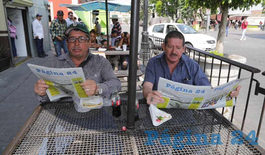En Tacos de Colores Mauricio almorzaron Santiago Reyes García y Gilberto Reyes García