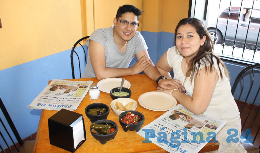 Alejandro Ramírez Terres y Jazmín Calderón desayunaron en Carnitas Mora