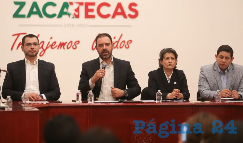 En conferencia de prensa, el gobernador del estado de Zacatecas, Alejandro Tello Cristerna, anunció que nuevamente pudieron resolver el problema de la nómina magisterial del Estado, y que si bien se tardaron en dar solución, fue debido a la tardanza en la liberación del recurso por parte de las autoridades hacendarias y del gobierno federal. (Foto: Rocío Castro Alvarado)