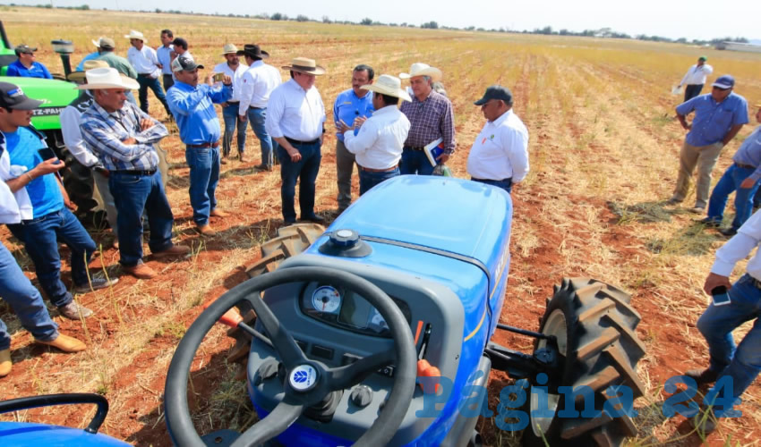 El Gobierno de Zacatecas entrega incentivos por el 30% del valor de un módulo que incluye tractor, rastra y cultivadora
