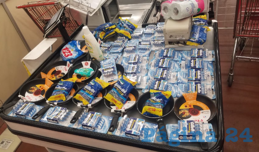 Parte de la mercanc&iacute;a recuperada por las autoridades, que sustrajo Lizbeth &ldquo;N&rdquo; &ldquo;N&rdquo; de una tienda Soriana