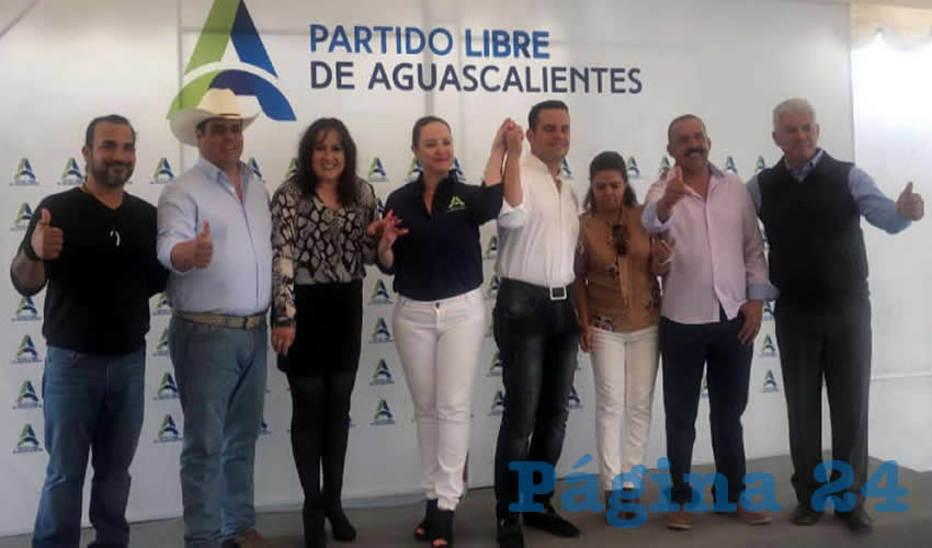 En la rueda de prensa estuvieron presentes los excandidatos de Calvillo, Rinc&oacute;n de Romos, Cos&iacute;o y San Jose de Gracia