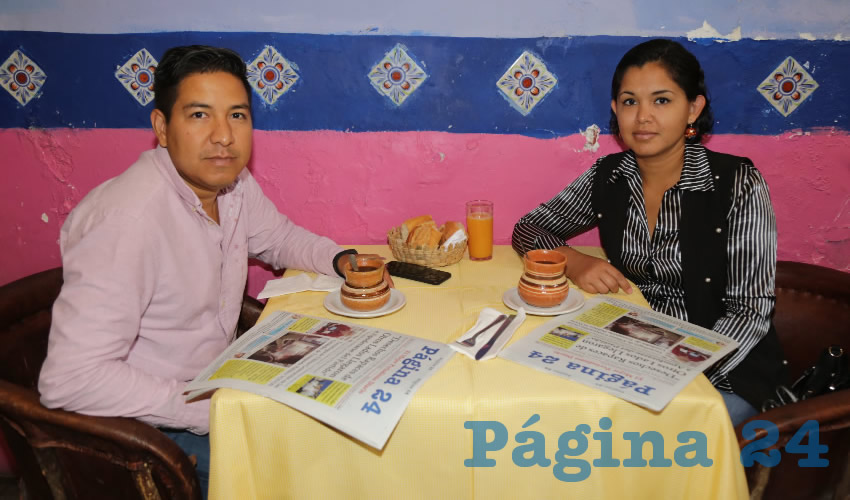 En La Saturnina compartieron el primer alimento del día Israel Navarro Martínez y Guadalupe Villa Gaucin