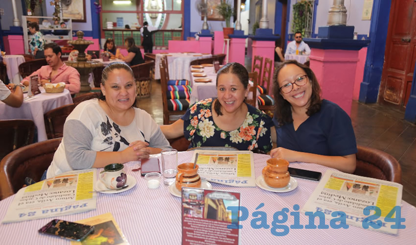 En La Saturnina desayunaron Laura Gabriela Cervantes López, Alma Cristina Beyhart Moreno y Zaira Ocampo Delgadillo