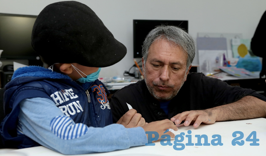 Esta licencia s&oacute;lo podr&aacute; otorgarse a petici&oacute;n del padre o la madre que acredite tener la patria potestad del infante con c&aacute;