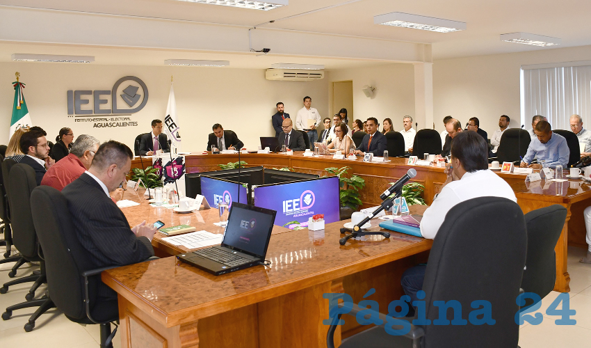 Entregaron regidurias y consejeros del IEE terminaron la sesión rápido, ya para tomarse un merecido descanso