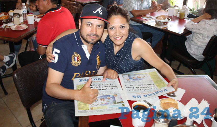 Alejandro Martínez Ochoa y Nazareth Rodríguez probaron su primer alimento en el restaurante Las Antorchas