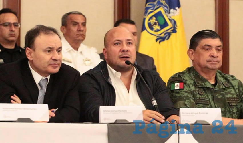 Desvergüenza: Enrique Alfaro, gobernador de Jalisco, dijo a Alfonso Durazo, secretario de Seguridad federal, que mayo fue el mes con menos homicidios en Jalisco, “si descontáramos las fosas”, como si de por sí la situación no fuera alarmante/Foto: Tomada de Twitter