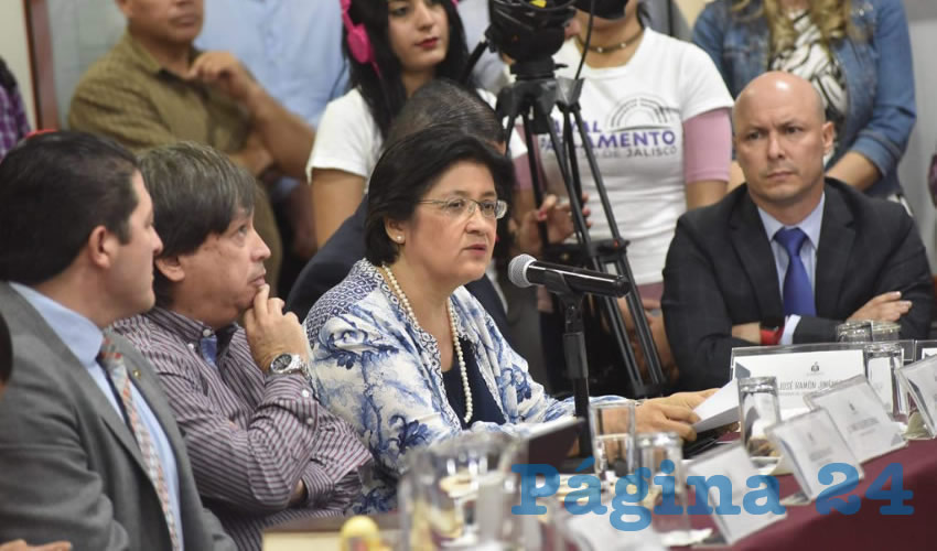 Teresa Brito Serrano, contralora de Jalisco, dijo necesario hacer un alto en lo que se ha hecho y reconocer a conciencia los avances que se han obtenido, ya que la falta de presupuesto ha suscitado que de las 76 dependencias del gobierno estatal sólo 36 cuenten con órganos internos de control, de las cuales 7 tienen delimitada su estructura básica/Fotos: Cortesía
