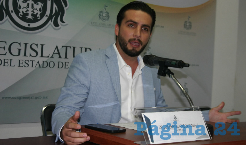 De acuerdo con Luis Ernesto Munguía, diputado local por MC, la iniciativa busca apoyar la economía de las familias, ya que se pretenden crear lugares donde la gente pueda acudir a llenar su garrafón de agua de forma gratuita/Foto: Francisco Tapia