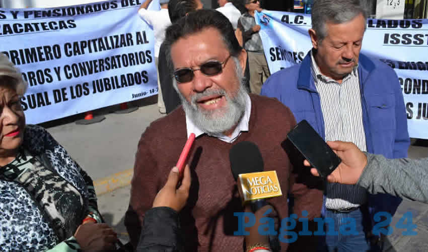 La mañana de ayer, el grupo inició la manifestación en el edificio por temor a que el instituto incumpla con el pago que reciben, debido a que es la primera ocasión en que se ha retrasado el pago mensual que reciben, para el cual se dispersa una bolsa cercana a los 67 millones de pesos. (Foto Merari Martínez)