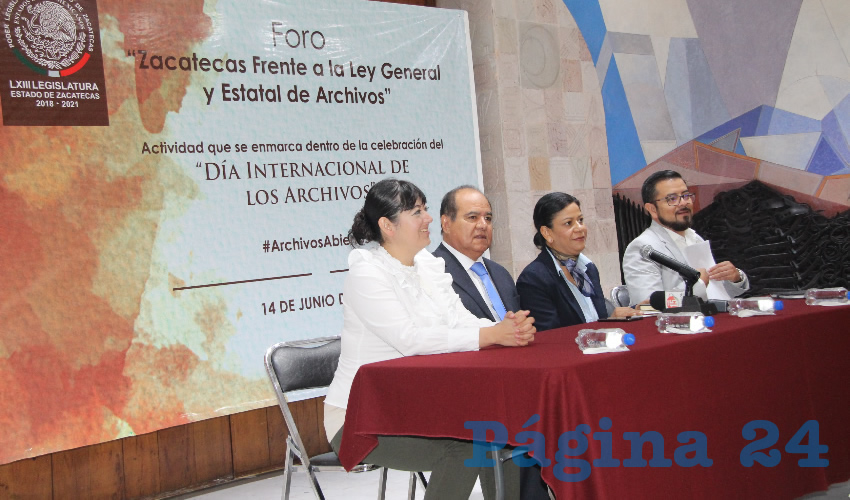 En conferencia de prensa Mireya Quintos Martínez, directora del Sistema Nacional de Archivos del Archivo General de la Nación (AGN), señaló que todas las entidades del país tienen que establecer los Sistemas Estatales de Archivos (Foto Rocío Castro Alvarado)