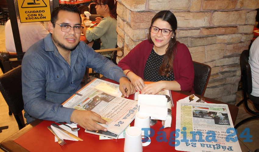Christopher Herbert López y Anayeli Durán, visitantes de Mexicali, almorzaron en el restaurante Las Antorchas
