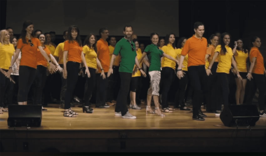 Escena del video, que fueron grabadas durante el cumpleaños de Rainere, el 26 de agosto de 2016, en donde aparece bailando Emiliano Salinas (Foto: Especial)