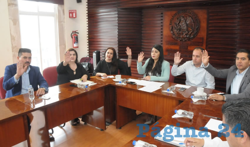Los integrantes de los colectivos se reunieron con Carolina Dávila Ramírez y Adolfo Alberto Zamarripa Sandoval, diputados por el Partido Revolucionario Institucional (PRI); Mónica Borrego Estrada de Movimiento de Regeneración Nacional (Morena) y Raúl Ulloa Guzmán del extinto Partido Encuentro Social (PES) (Foto: Cortesía)