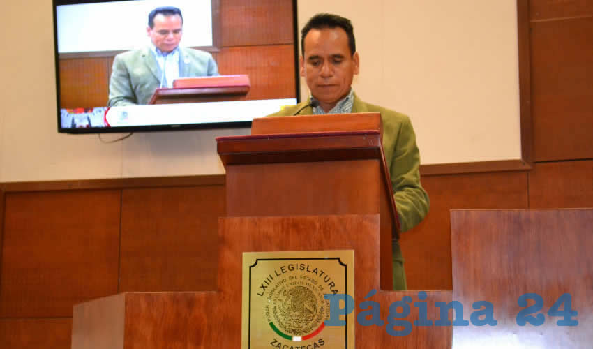 José Juan Mendoza Maldonado, integrante de la Comisión, fue el encargado de dar lectura al documento en el que señaló fueron seis los participantes que se registraron para ocupar este cargo (Foto Merari Martínez Castro)