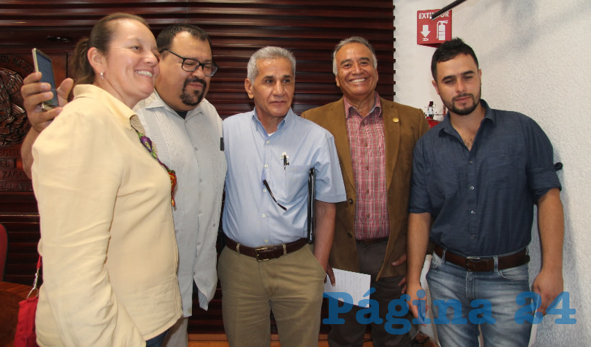 Ayer se reunieron productores de agave, diputados locales y personal de la Secretaría de Agricultura de Zacatecas para presentar un programa de apoyo a los productores de la entidad (Foto Rocío Castro Alvarado)