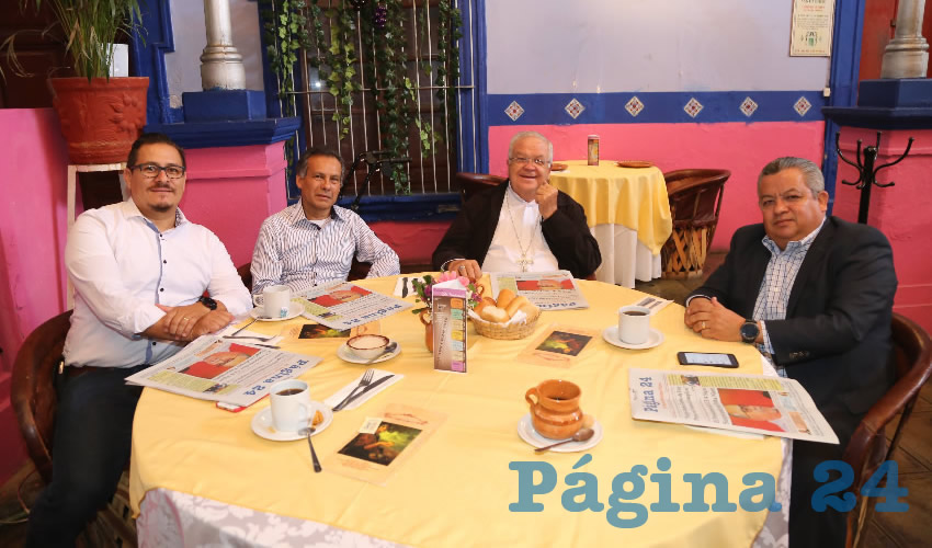 En La Saturnina desayunaron Ricardo Serrano, Víctor Moreno Ramos, José María de la Torre Martín, obispo de Aguascalientes; y Enrique Morán Faz, secretario general de Gobierno