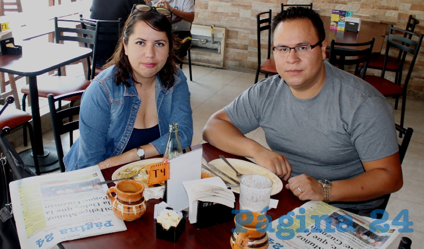 Laura P&eacute;rez Ruiz y Ra&uacute;l Piza&ntilde;a desayunaron en el restaurante La Madero
