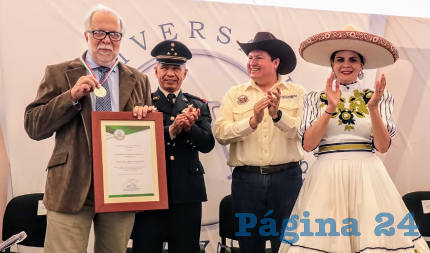 Javier Garcíadiego agradeció a los presentes, al gobernador del Estado y al cornista del Estado Manuel González Ramírez, y destacó que es un honor el recibir la medalla al mérito en investigación histórica