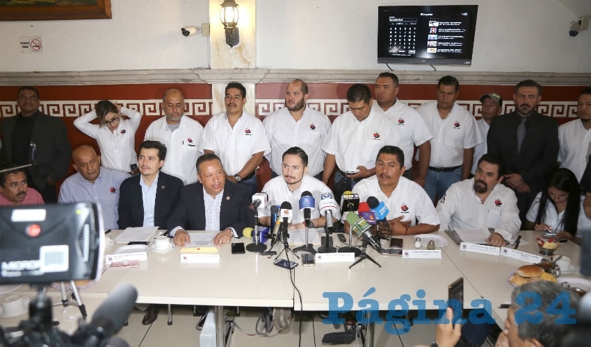 Rueda de prensa de la CROM (Foto: Eddylberto Lu&eacute;vano Santill&aacute;n)